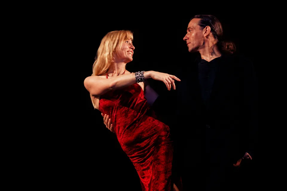 Paar tanzt Tango Argentino in Bremerhaven