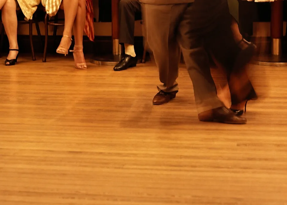 Milonga in Bremerhaven mit tanzenden Paaren